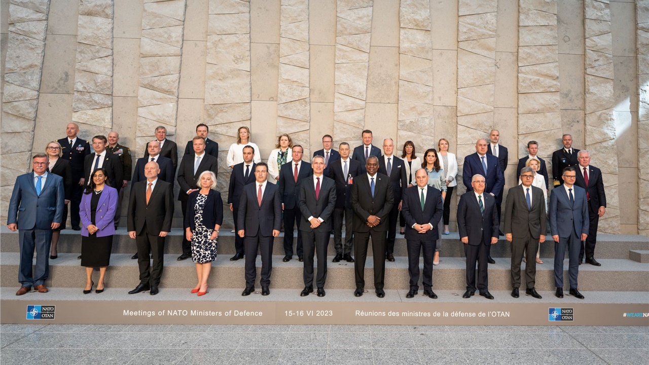 Στη Σύνοδο ΥΠΑΜ ΝΑΤΟ και στην Ομάδα Επαφής για την Άμυνα της...