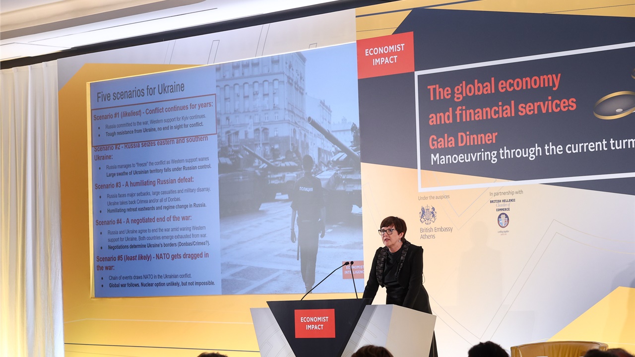 Joan Hoey: Αυτήν τη στιγμή όλα τα μάτια είναι στραμμένα στην...