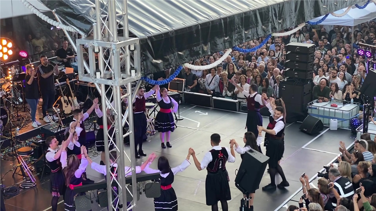 Ελληνική μουσική και χοροί στο κέντρο του Λονδίνου!   #lond...