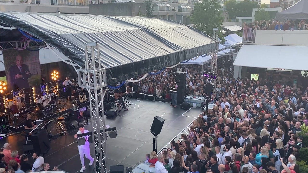 Ο Πάνος Καλίδης ζωντανά στο Λονδίνο στα πλαίσια της εκδήλωσης...