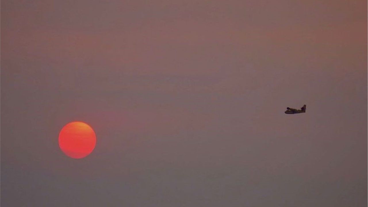 Ο ήλιος της Θράκης δύει.. Τα Canadair φεύγουν..  Η μάχη με τη...