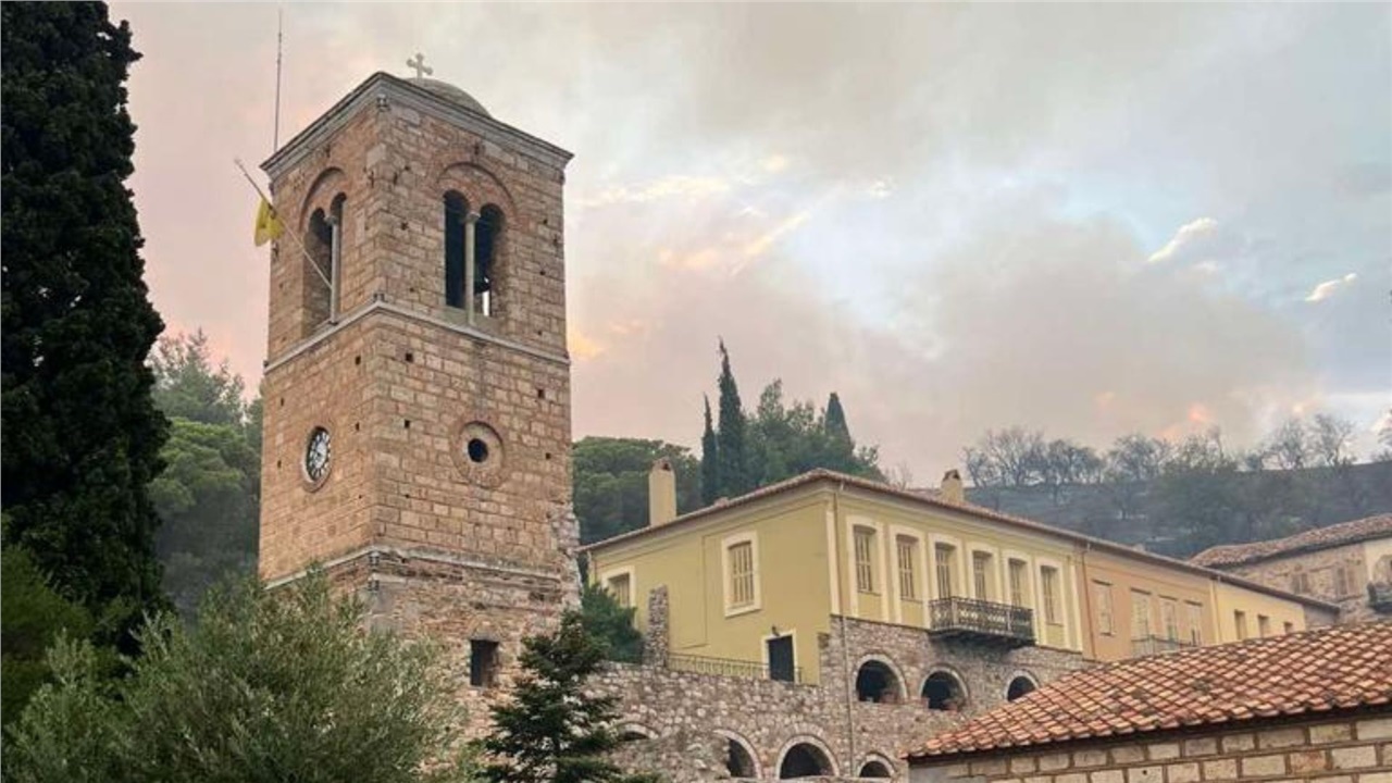 Πυρκαγιά στη Μονή Οσίου Λουκά - Τι ζημιές προκλήθηκαν σύμφωνα...