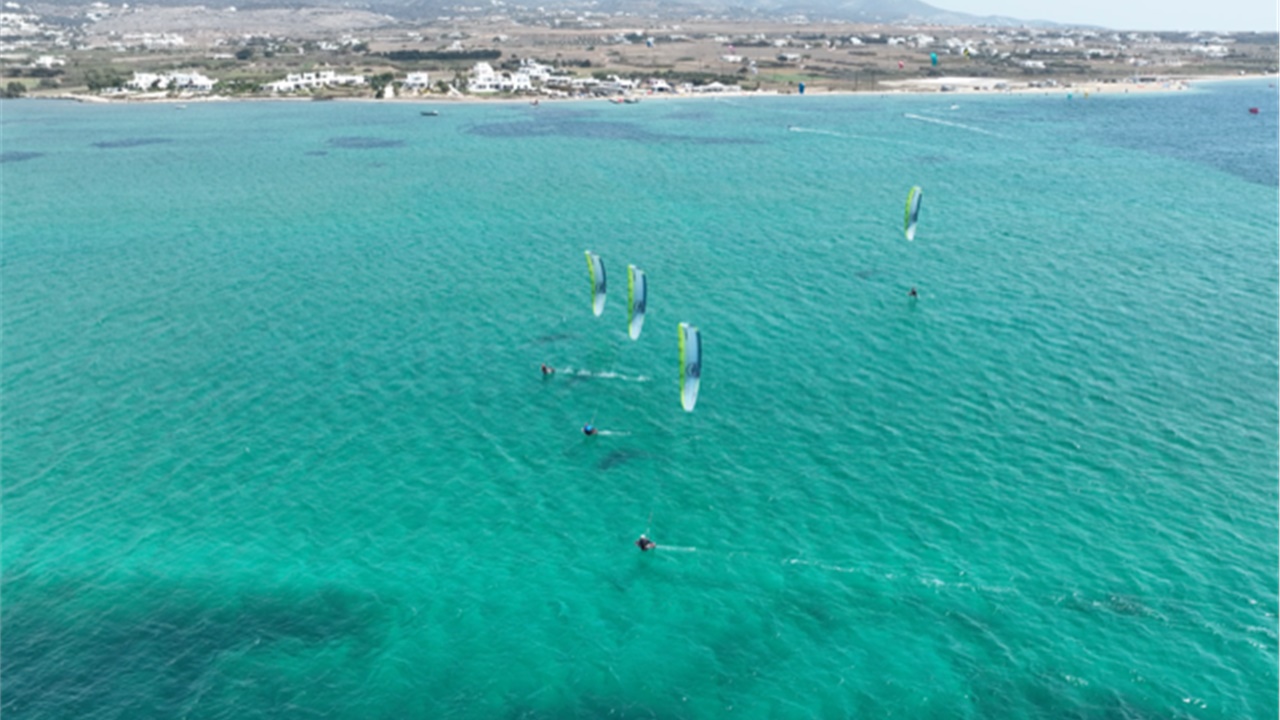 Σε προπονητικό καμπ στην Πάρο με τα Formula Kite συμμετέχει ο...