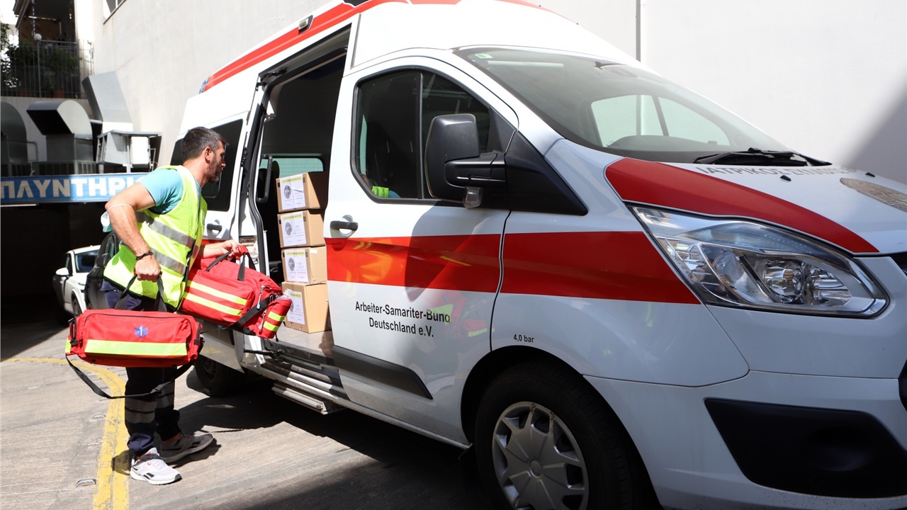 ΙΣΑ: Αποστολή ασθενοφόρου με διασώστες, φάρμακα και νερά, στις...