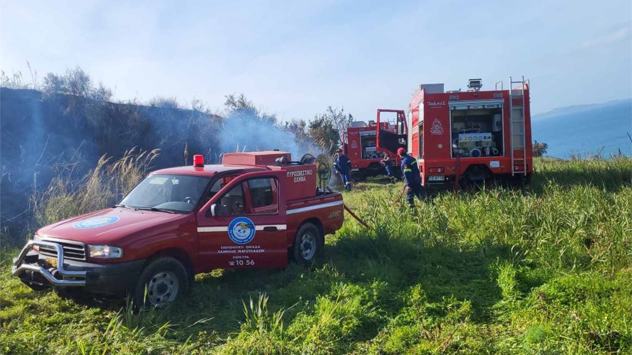 Η Εθελοντική Ομάδα Πυρόσβεσης του «Χαμόγελου του Παιδιού» δίπλα...