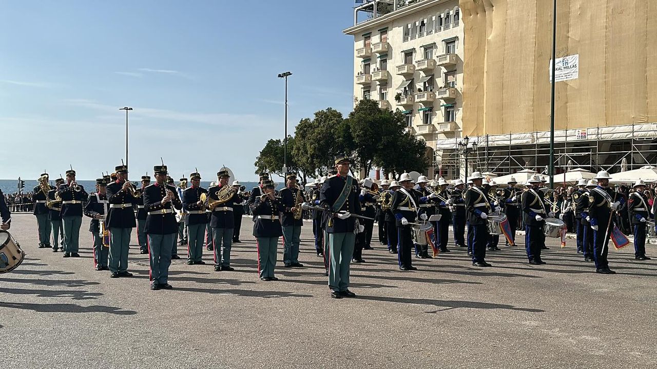 Καθήλωσαν το κοινό η Διμοιρία Επιδείξεων της ΣΣΑΣ και Μουσικών...