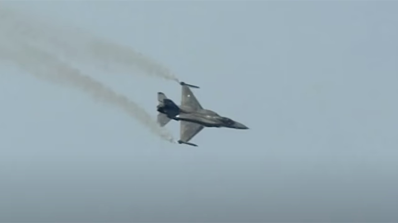 28η Οκτωβρίου: Το μήνυμα του πιλότου της ομάδας «Ζευς» - «Μόνο...