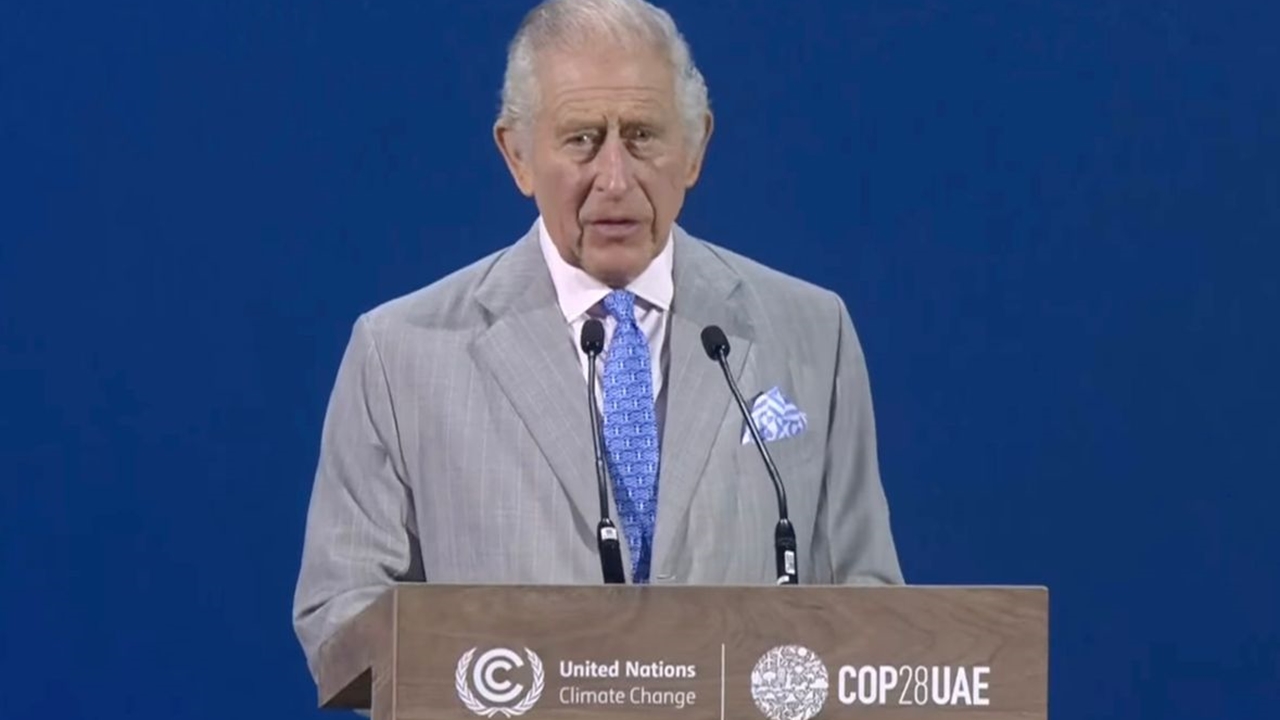 🇬🇷 Γραβάτα με την ελληνική σημαία φόρεσε στη διάσκεψη των Ηνωμένων...