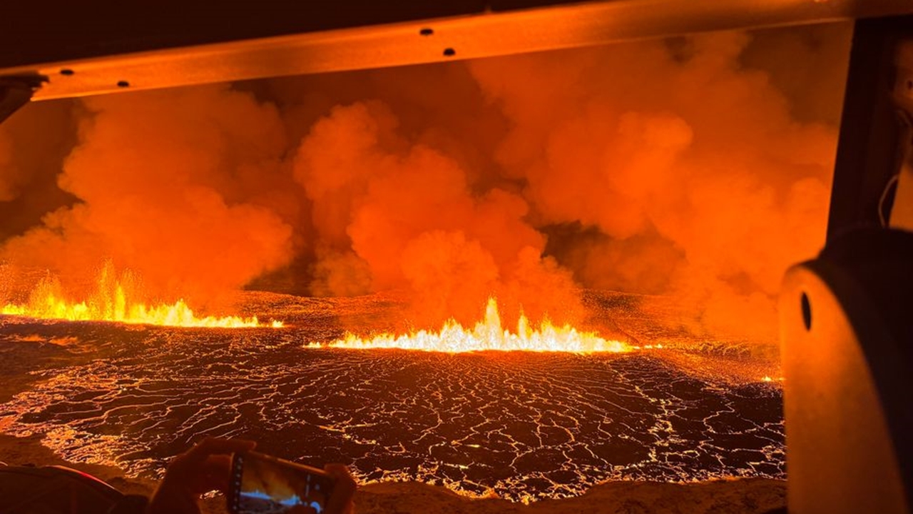 Φωτογραφία από την έκρηξη του ηφαιστείου στη νοτιοδυτική Ισλανδία....