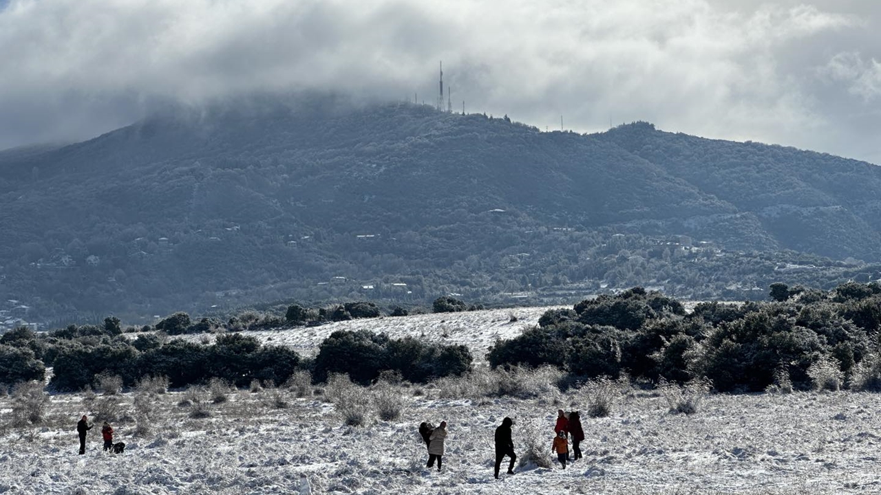 Στα «λευκά» περιοχές της Βόρειας Ελλάδας - Ο χιονισμένος Χορτιάτης...