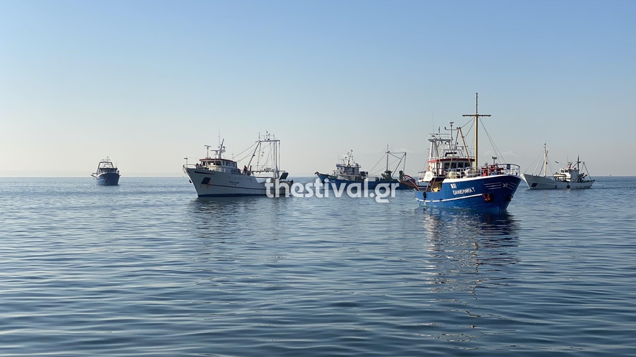 Θεσσαλονίκη: Μηχανότρατες στην παλιά παραλία για συμπαράσταση