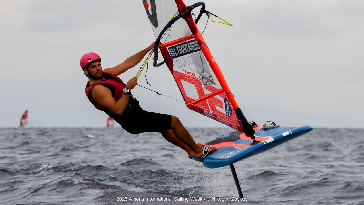 Με 4 ιστιοδρομίες ξεκίνησε η 2η πανελλήνια πρόκριση για τη συγκρότηση...
