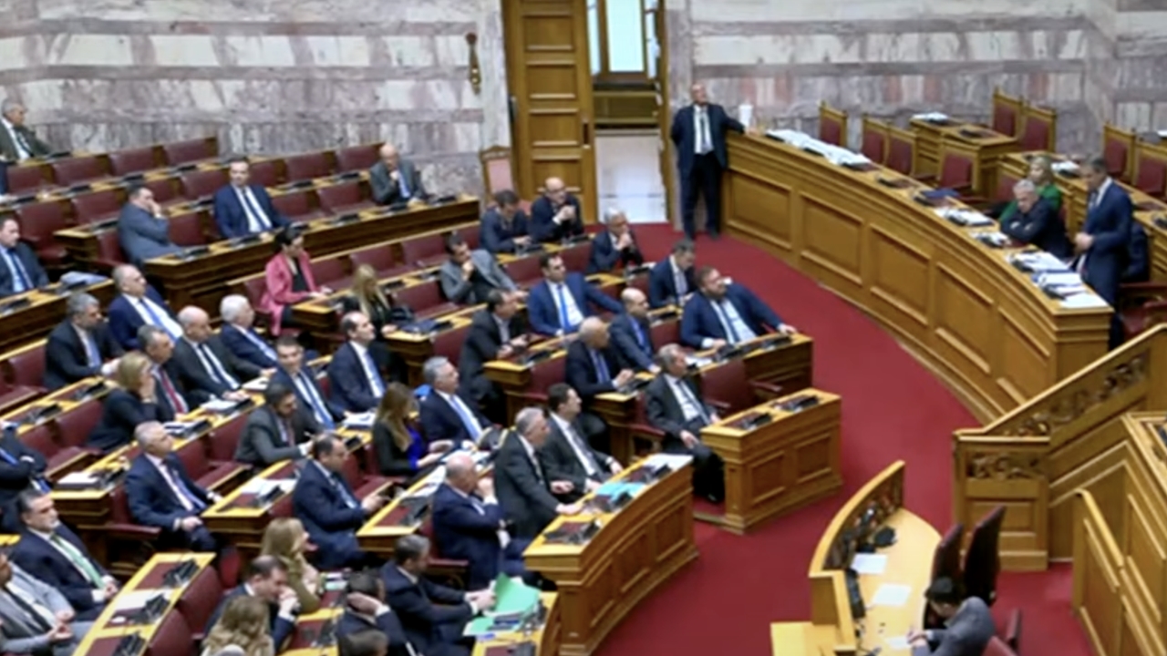 Βουλή: Σε εξέλιξη η συζήτηση για τα μη κρατικά ΑΕΙ - Δείτε live