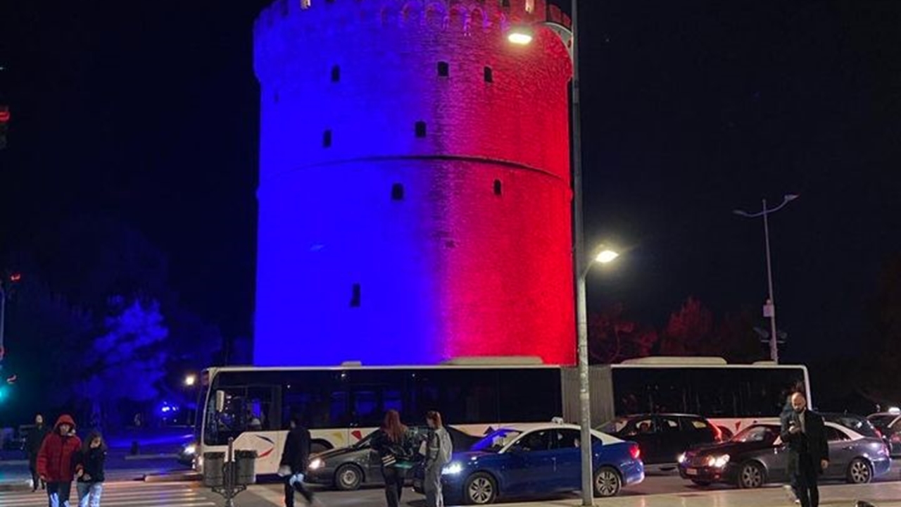 Φωταγώγηση του Λευκού Πύργου για την Παγκόσμια Ημέρα Στοματικής