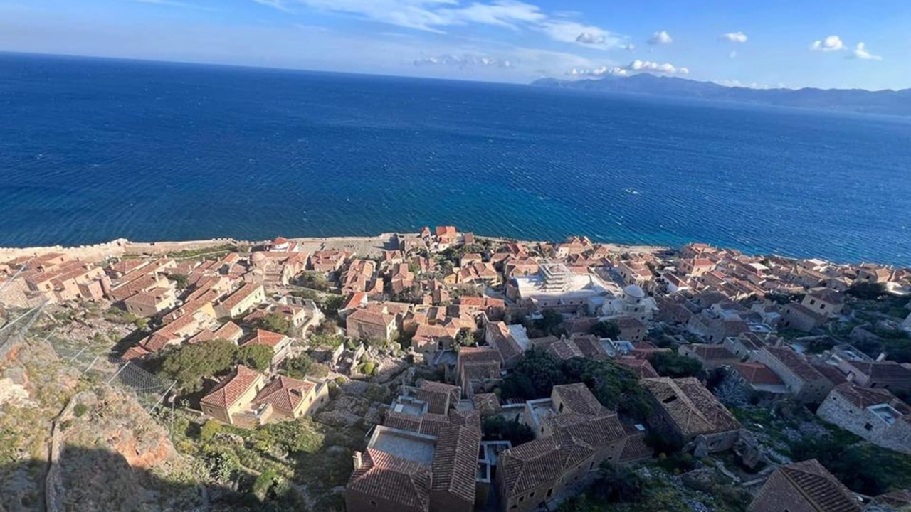 «Κυρά Μονοβασιά μου, πέτρινο καράβι μου