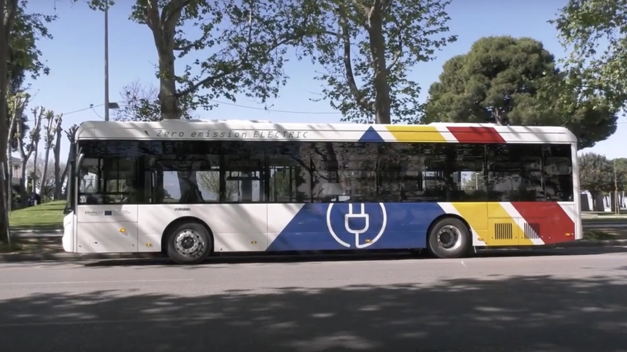 Θεσσαλονίκη: Πρώτο δρομολόγιο με επιβάτες για τα ηλεκτρικά λεωφορεία