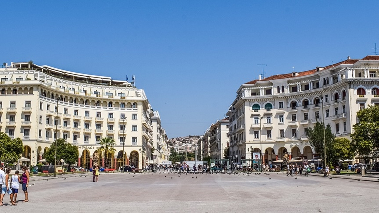 Θεσσαλονίκη: Δράση καθαρισμού της πλατείας Αριστοτέλους στις...