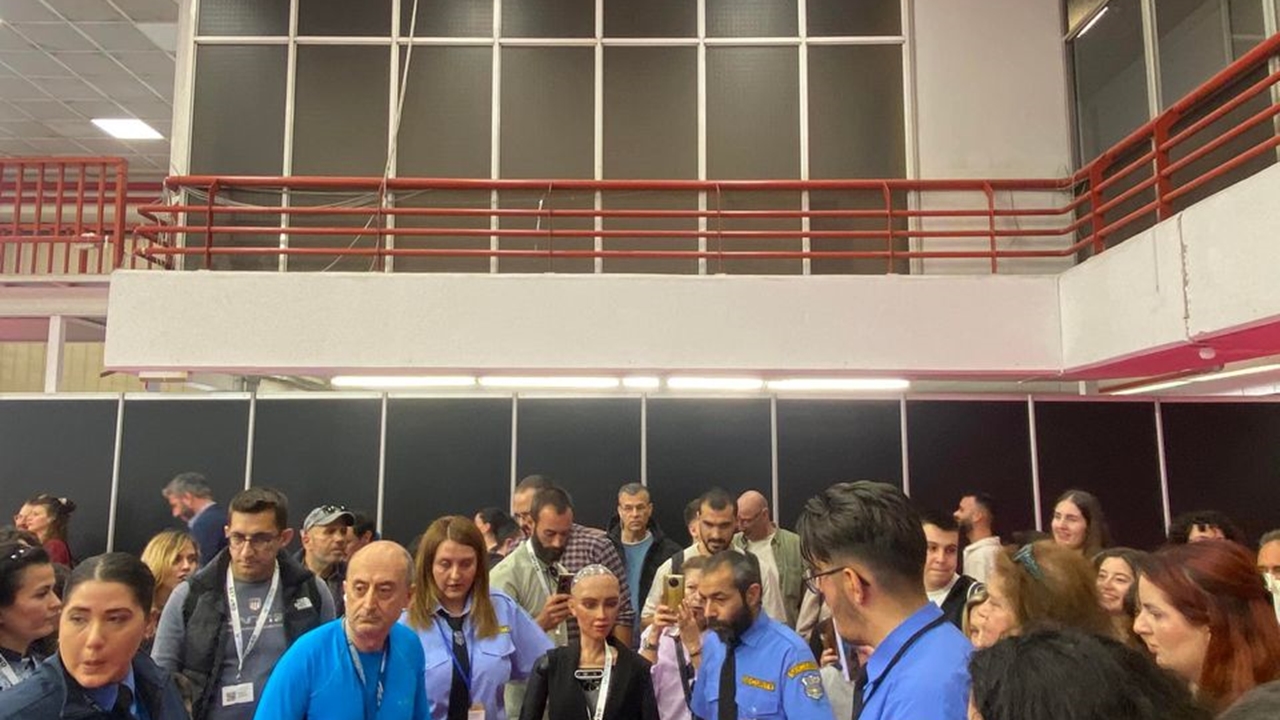 Εικόνες από την βόλτα της Σοφίας στην Beyond Expo. Livemedia...