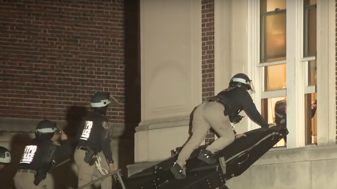 Δεκάδες συλλήψεις στο Κολούμπια - Η αστυνομία της Νέας Υόρκης...