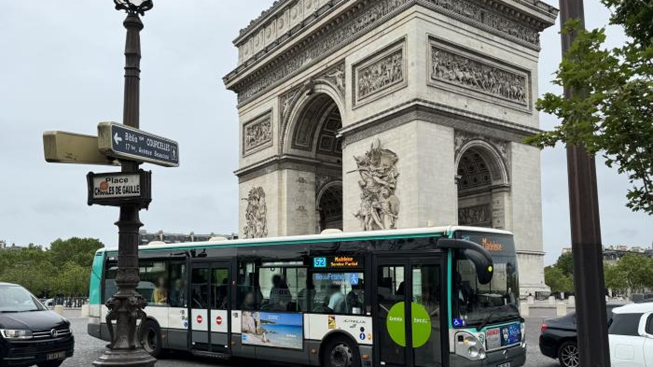 Γέμισαν Ελλάδα οι δρόμοι και το μετρό του Παρισιού
