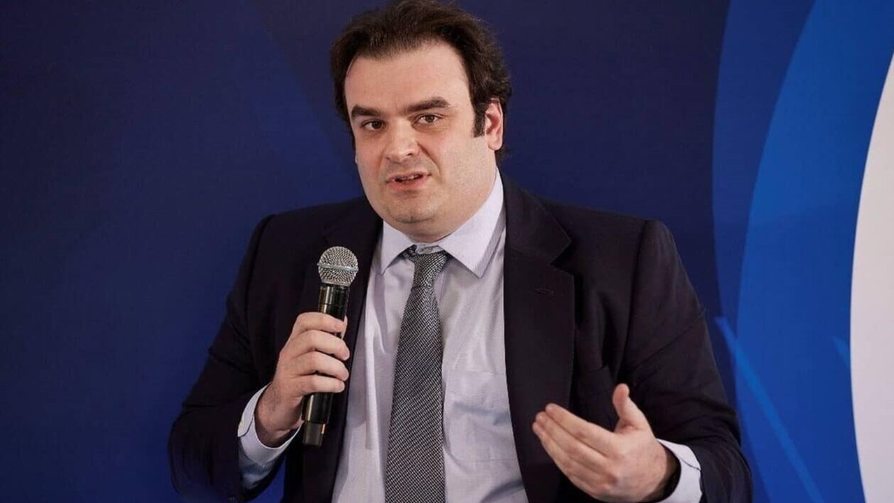 Φωτογραφική (ν)τροπολογία ΥΠΑΙΘΑ