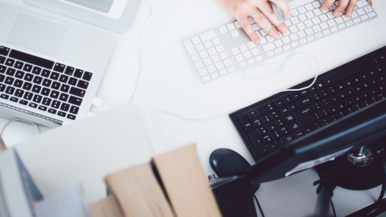 Την κατάρτιση των δημοσίων υπαλλήλων σε θέματα Τεχνητής Νοημοσύνης...