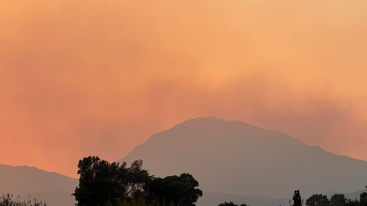 Μαίνεται η φωτιά στο Ρέθυμνο της Κρήτης - Αποπνικτική η ατμόσφαιρα...