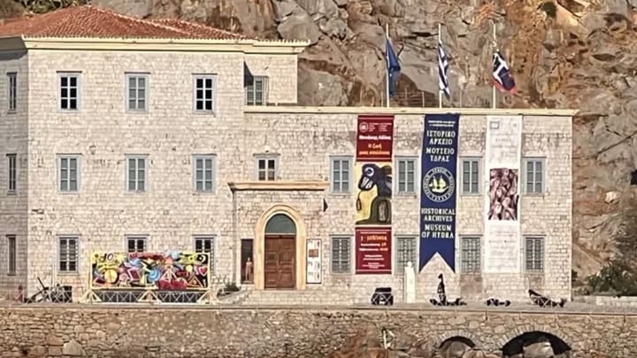 Ένα «μουσειακό» γκράφιτι στα χρώματα της Ύδρας για την Ειρήνη...