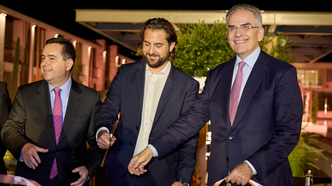 Attica Bank - Παγκρήτια Τράπεζα: Εγκαίνια του πρώτου ξενοδοχείου...