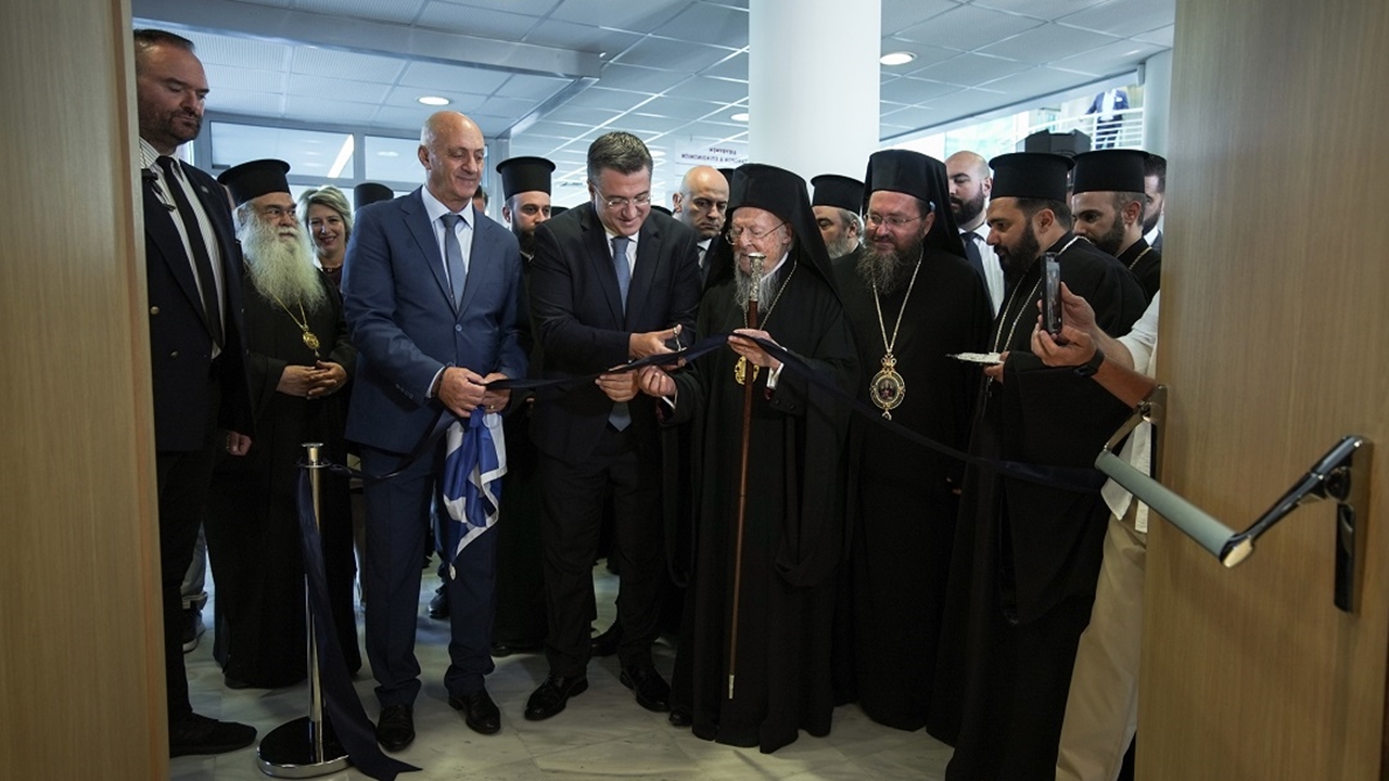 Ο Οικουμενικός Πατριάρχης κ.κ. Βαρθολομαίος και ο Απόστολος Τζιτζικώστας...