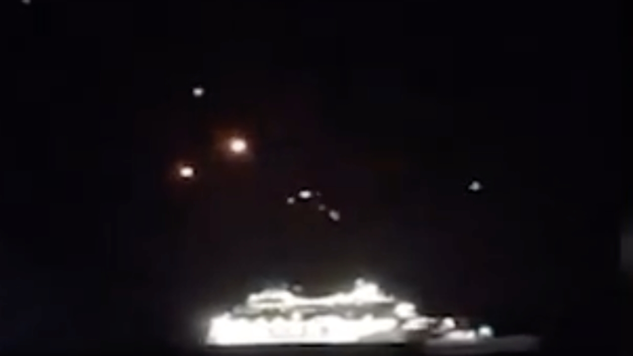 Βίντεο: Ορατοί από την Κύπρο οι πύραυλοι του Ιράν προς το Ισραήλ