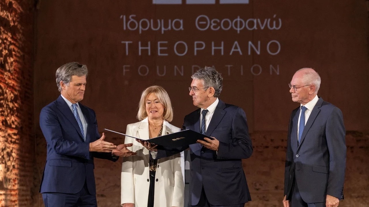 Σε κλίμα συγκίνησης απονεμήθηκε το Βραβείο «Αυτοκράτειρα Θεοφανώ»...