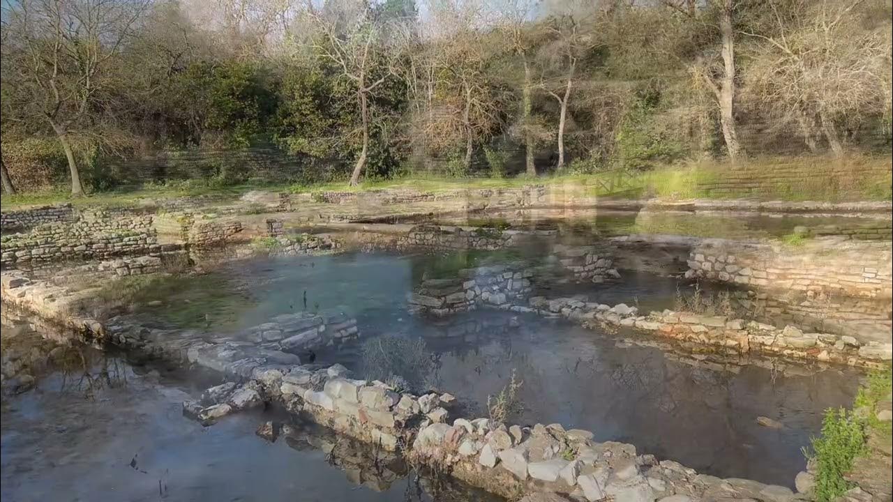 Στον Βουθρωτό, στην αρχαία ελληνική πόλη λιμάνι στους Άγιους