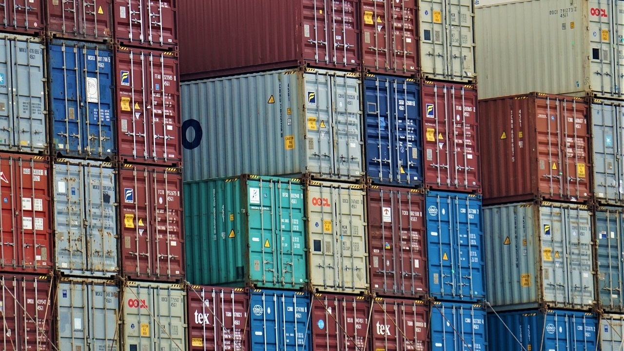 Πτώση στις εξαγωγές τον Νοέμβριο 2024, λόγω πετρελαιοειδών -...