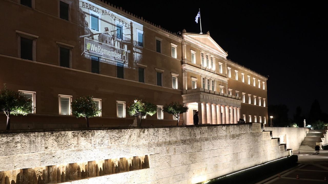 Φωταγώγηση της Βουλής στη μνήμη του Ολοκαυτώματος