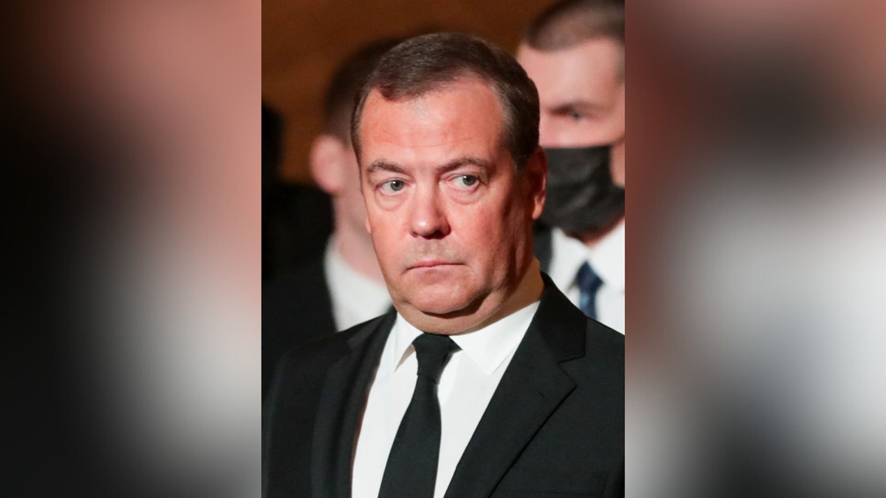 Μεντβέντεφ: Η ψυχρή και γεροντοκόρη Ευρώπη έχει τρελαθεί από...