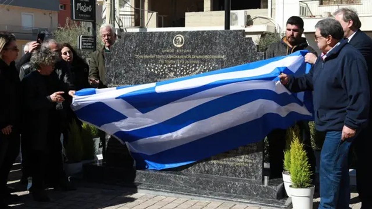 Βύρωνας: Αποκαλυπτήρια του μνημείου για τα θύματα των Τεμπών