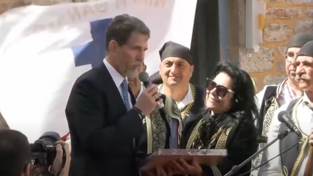 Ως «Πρίγκιπα» προσφώνησαν τον Παύλο Ντε Γκρες σε εκδήλωση στην...