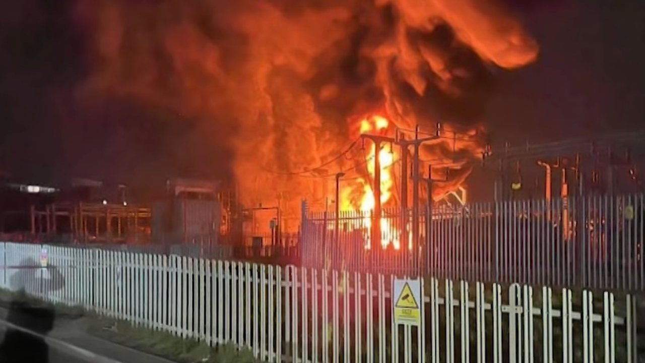 Χάος στο Χίθροου: Προβλήματα και ακυρώσεις πτήσεων μετά από φωτιά...