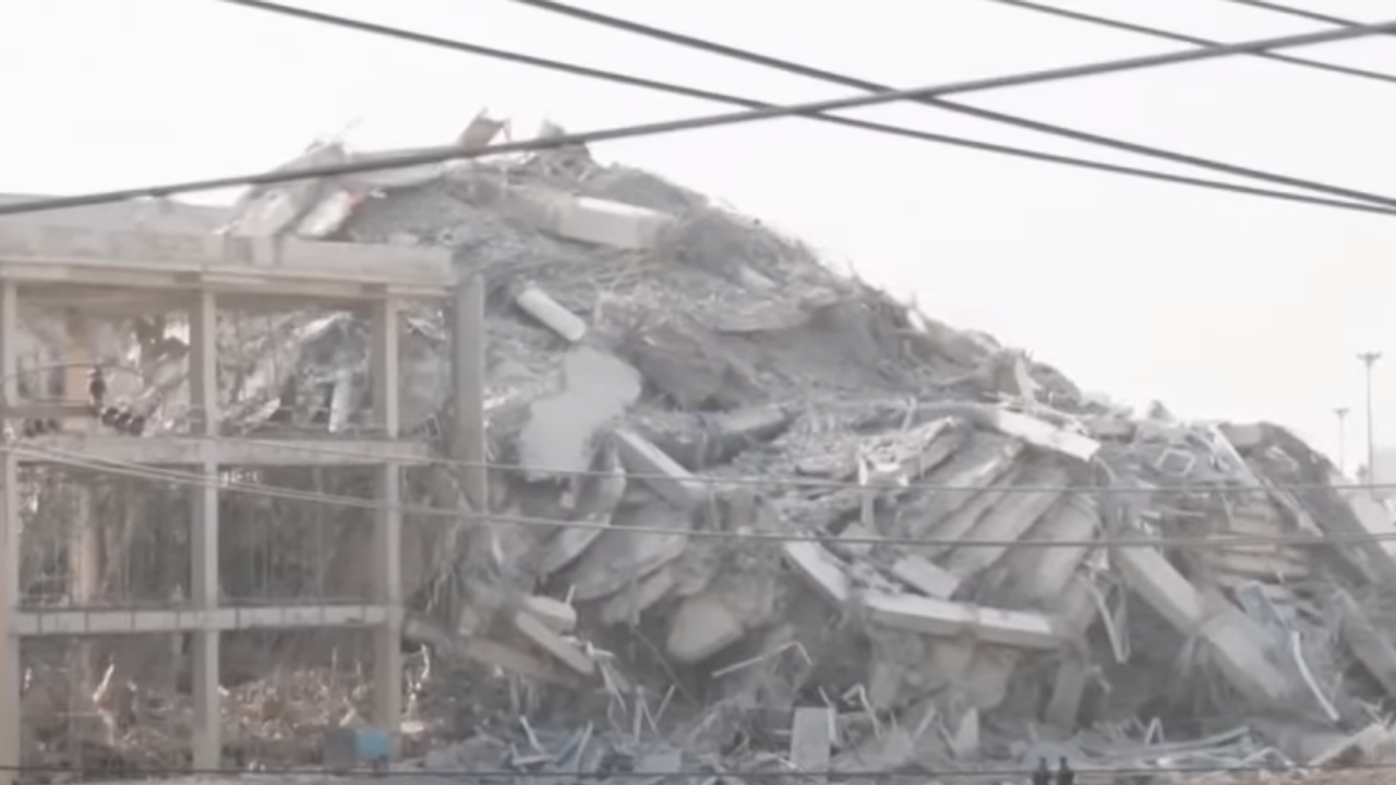 Εικόνες καταστροφής μετά τα 7,7 Ρίχτερ στη Νοτιοανατολική Ασία