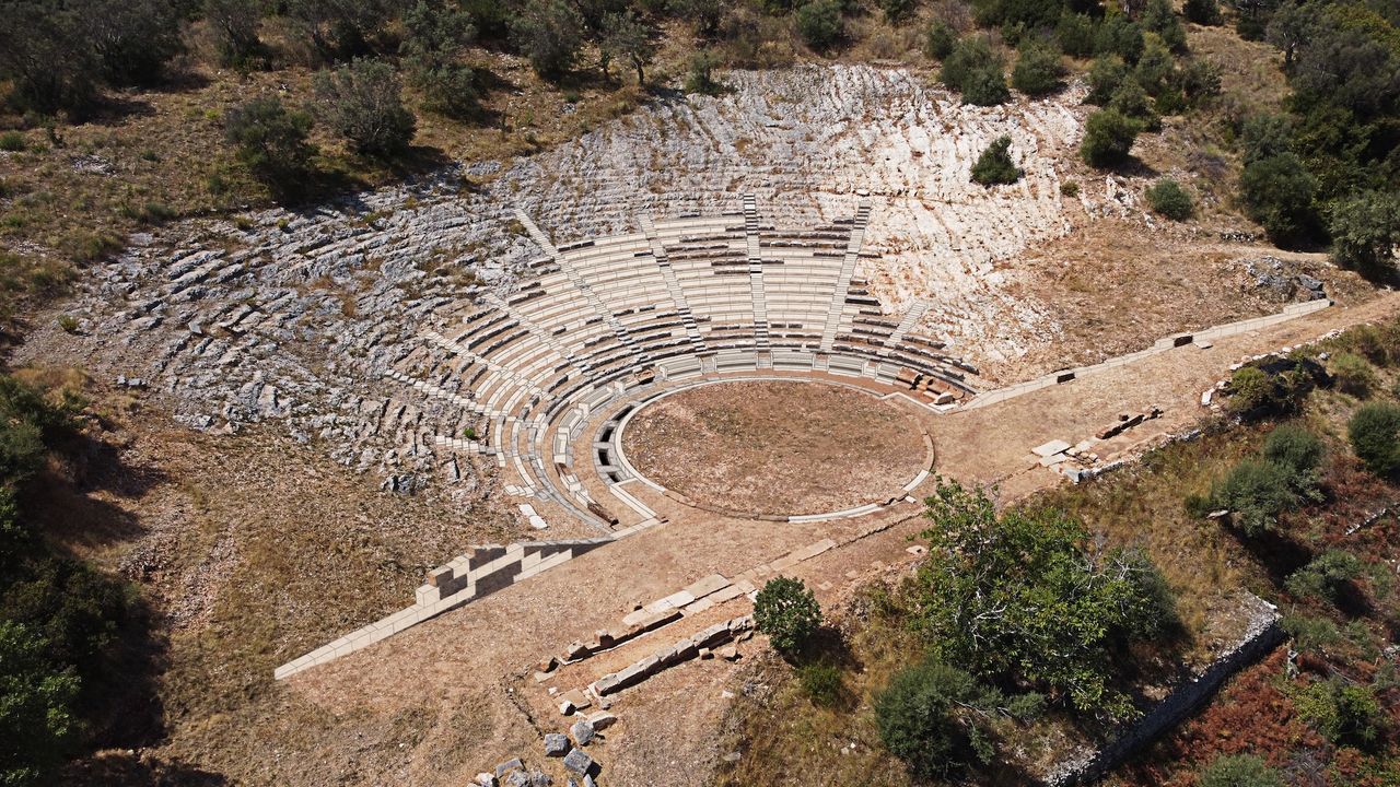 Το εμβληματικό αρχαίο θέατρο της Λευκάδας - Ο εντοπισμός και...