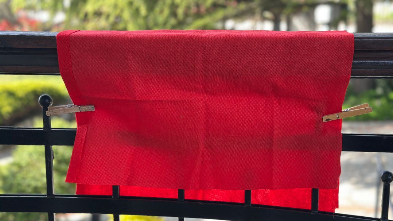 Το κόκκινο πανί της Μεγάλης Πέμπτης: μια σιωπηλή τελετουργία...