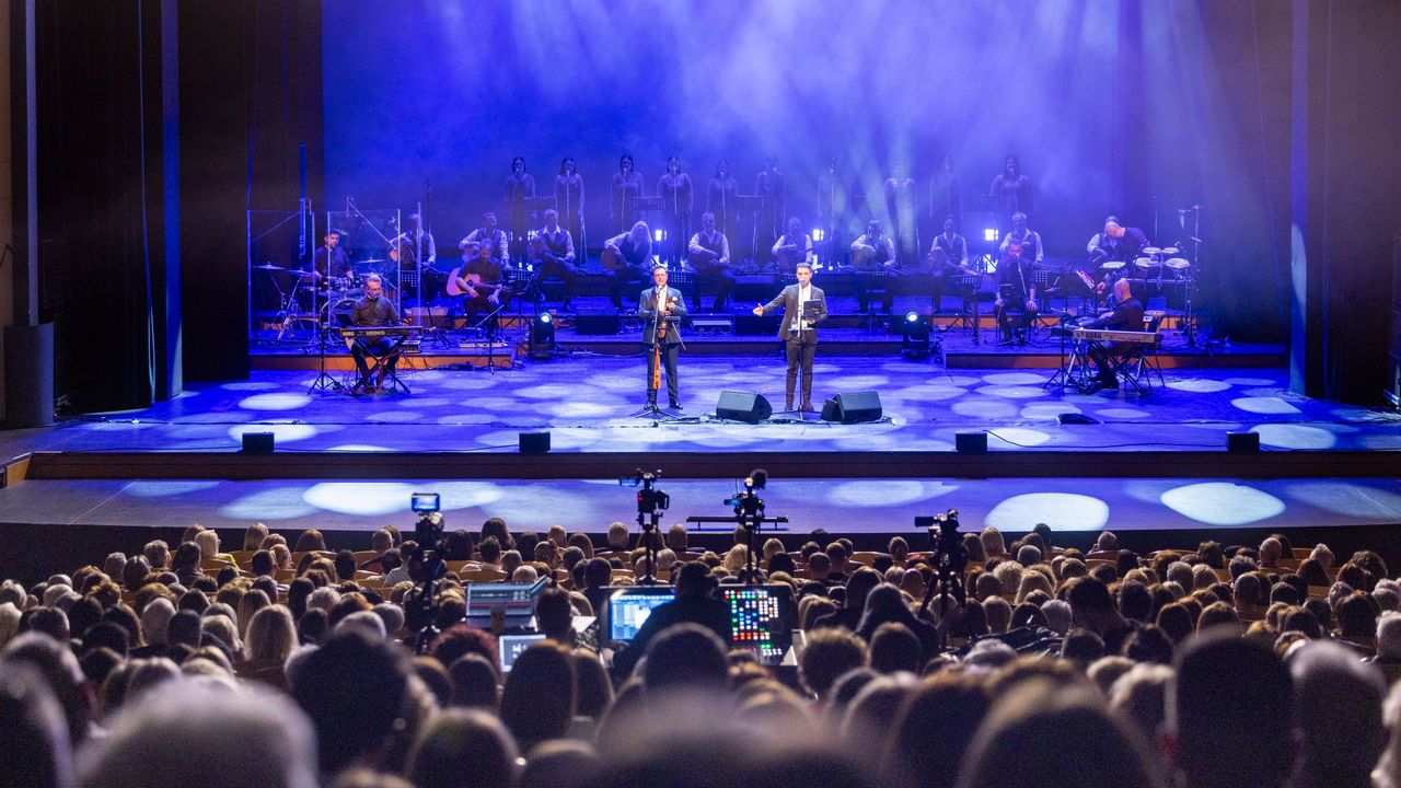 Κατάμεστο το Mέγαρο Mουσικής στη συναυλία της ΕΣΒΕ