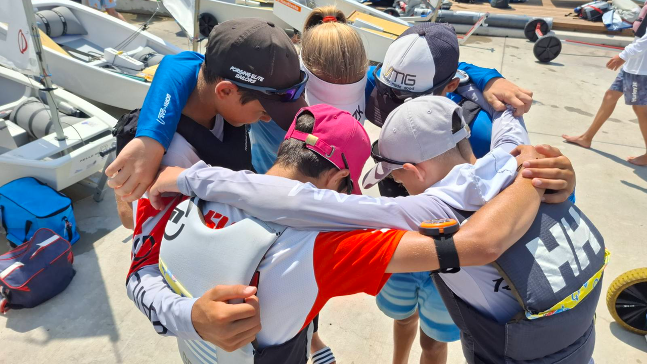 Ιστιοπλοΐα: Εντυπωσιάζουν οι Έλληνες ιστιοπλόοι στο παγκόσμιο...