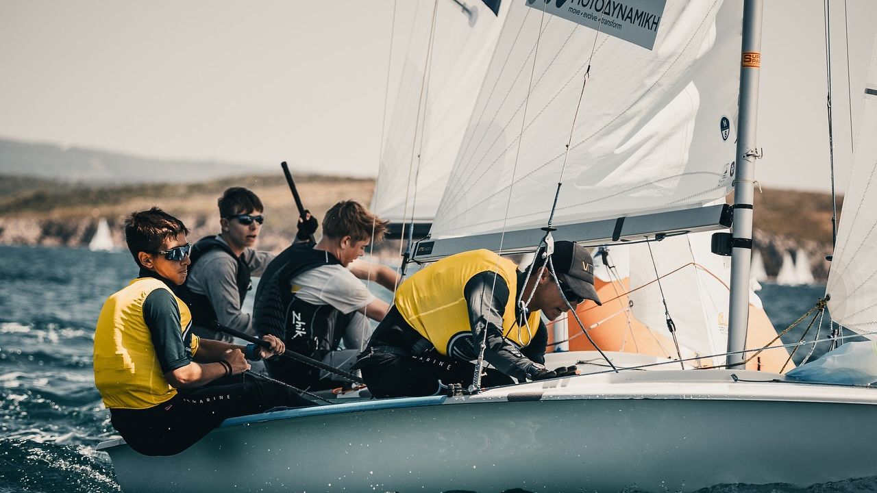 Οι Έλληνες ιστιοπλόοι σάρωσαν τα μετάλλια σε τρεις διοργανώσεις που έγιναν σε Πολωνία, Σλοβενία και Τουρκία