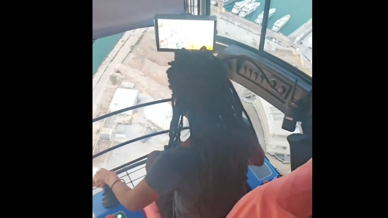 Χειρίστρια γερανού 150 μέτρων στο Ελληνικό εντυπωσιάζει το TikTok...