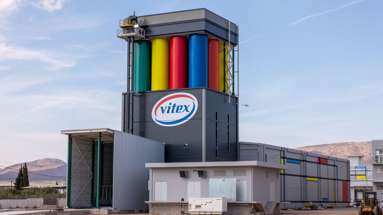 Η Vitex αλλάζει το τοπίο στην Οικοδομή με τον «Χρωμόπυργο», τη...