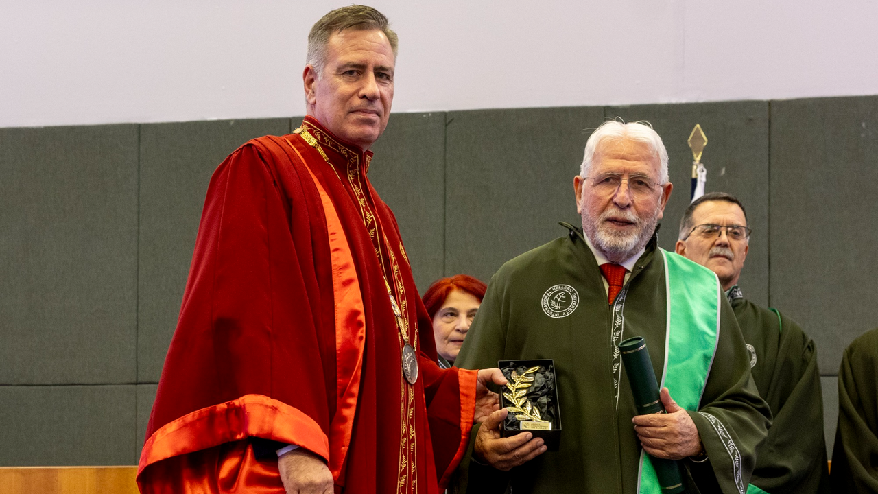 Επίτιμος Διδάκτορας του Τμήματος Βιοϊατρικών Επιστημών του Διεθνούς...