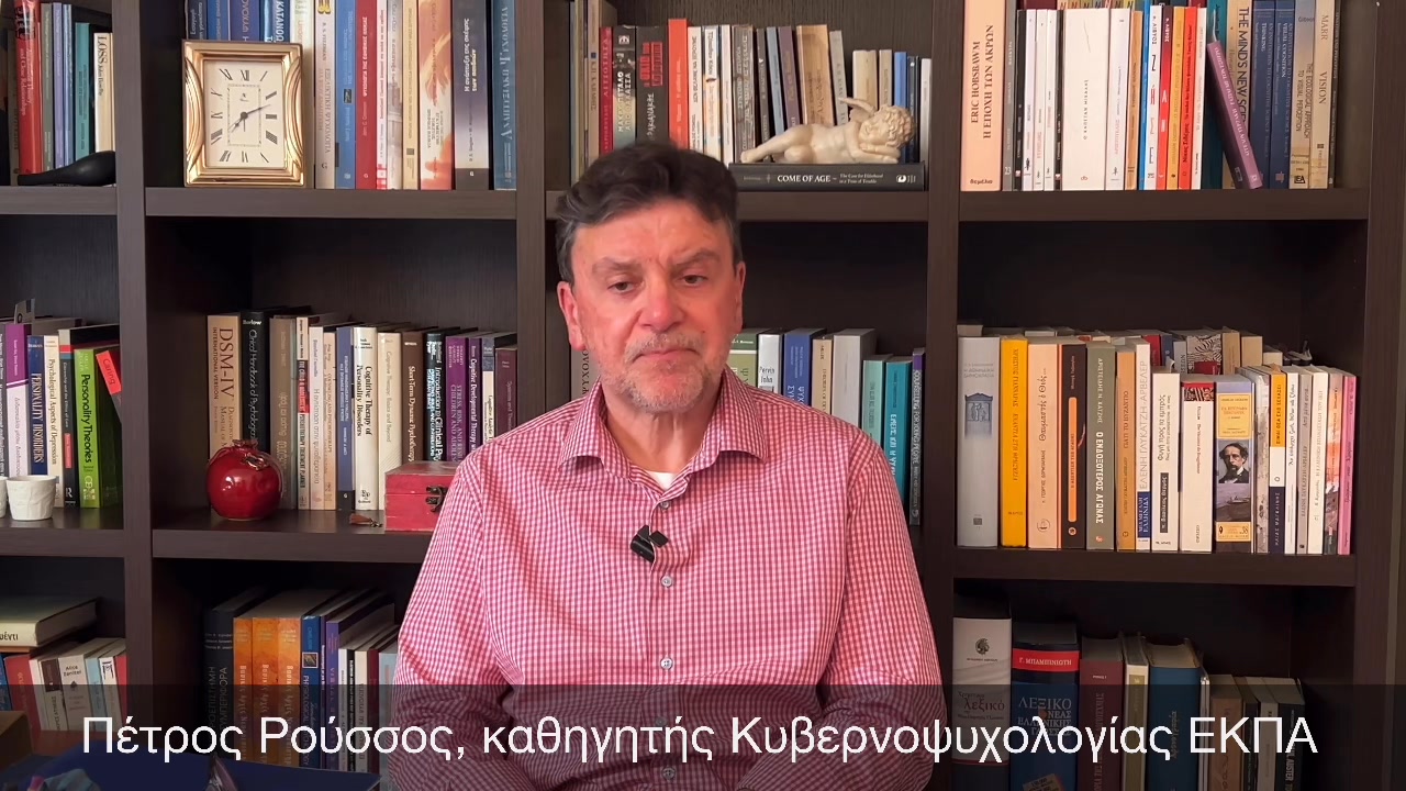 Ο Πέτρος Ρούσσος μιλά για το βιβλίο του «Μεγαλώνοντας παιδιά
