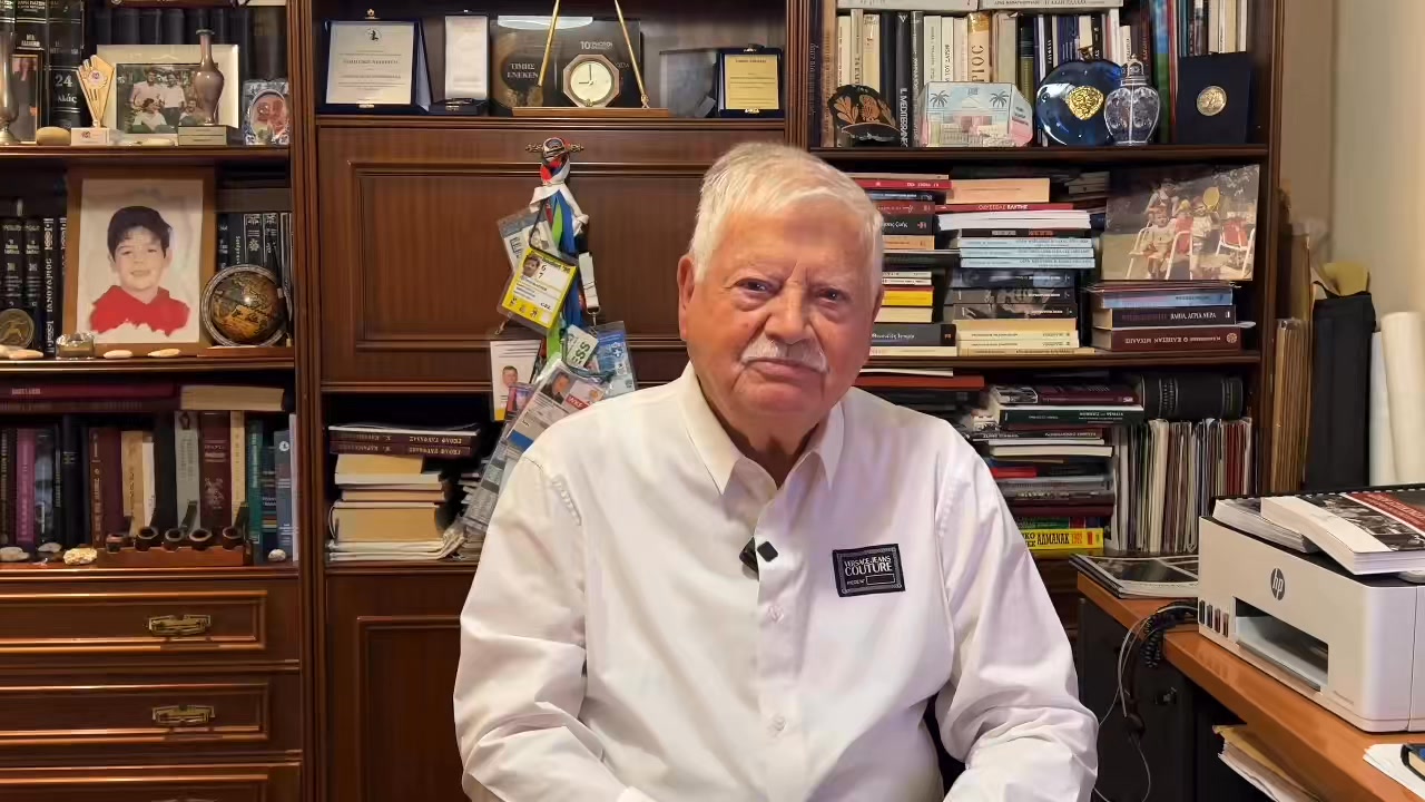 Τα ιστορικά «κλικ» του Αριστοτέλη Σαρρηκώστα